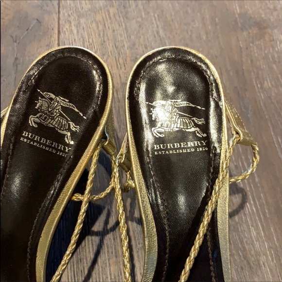 Burberry Golden shoes - Picture 2 of 3